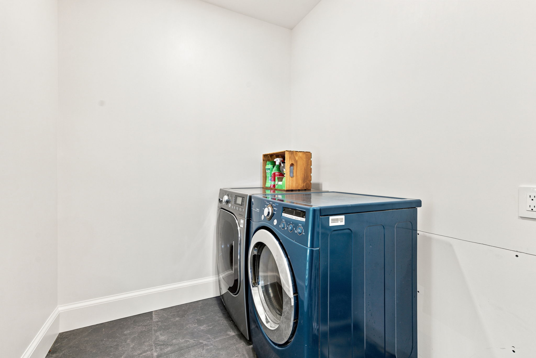  Photo 35