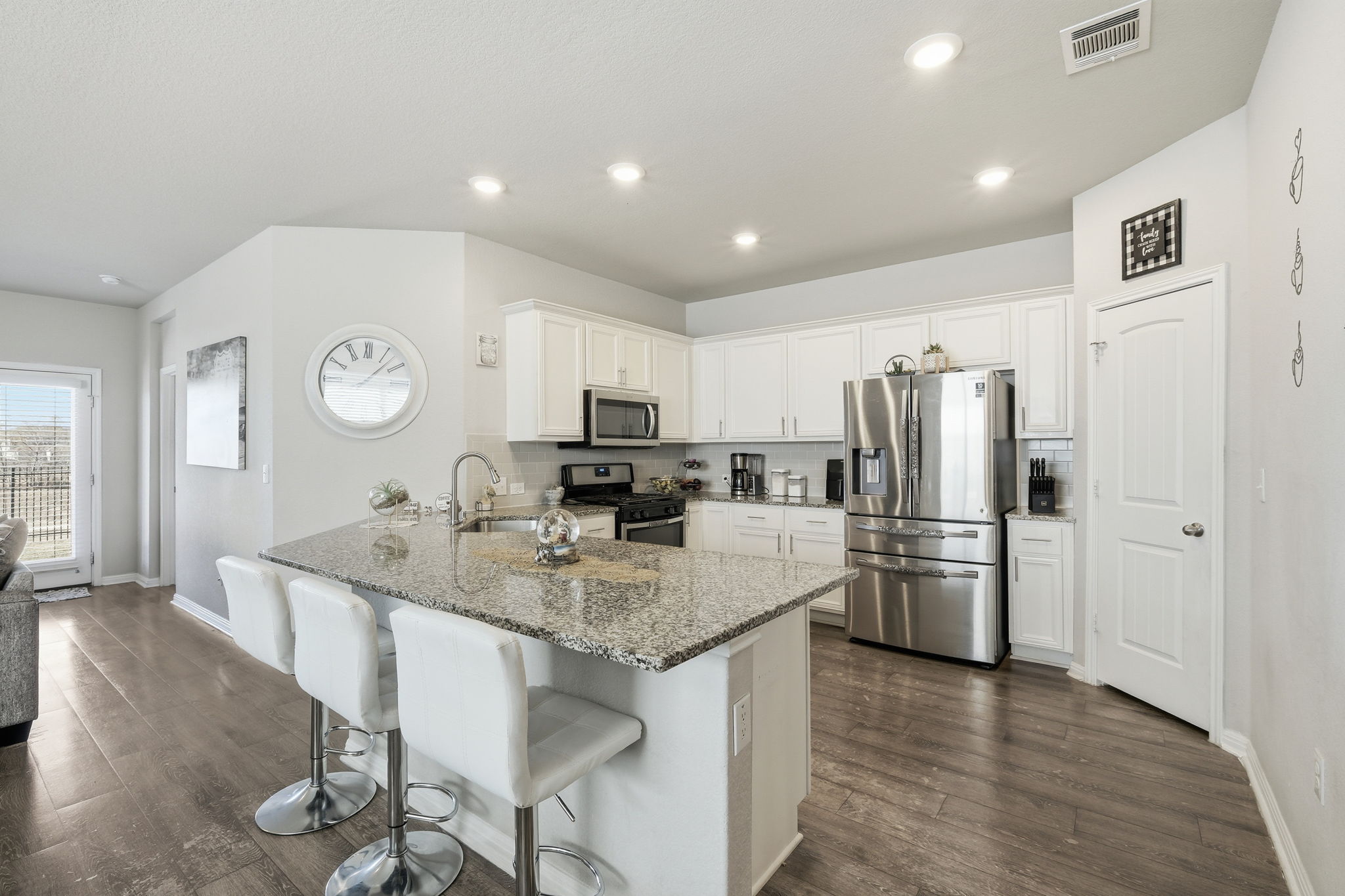 Kitchen/Breakfast Bar