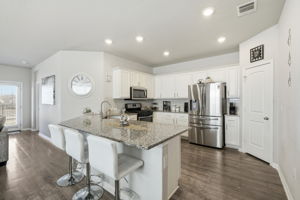 Kitchen/Breakfast Bar