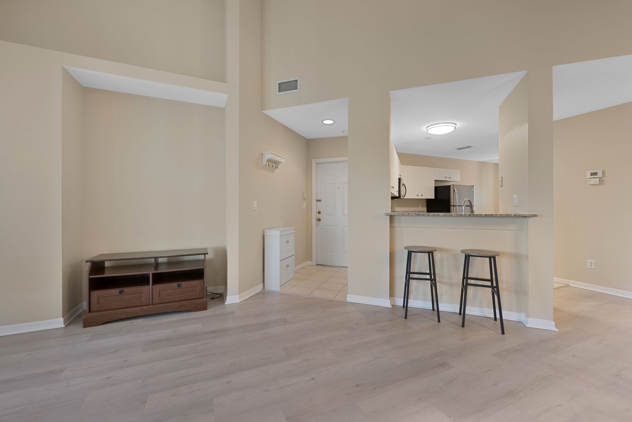 Breakfast Bar - Foyer