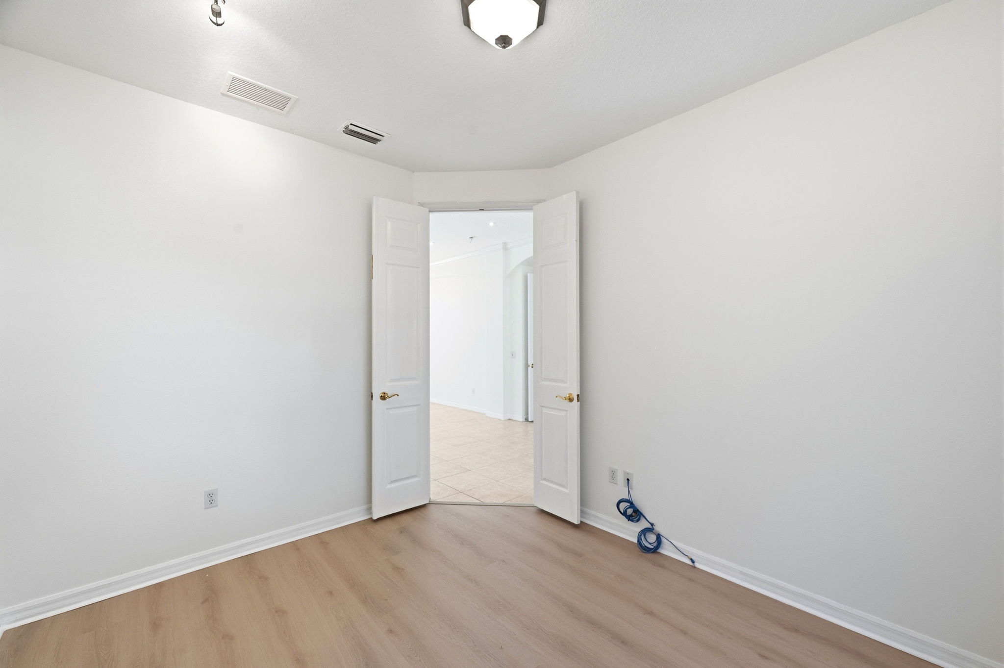 Interiors (8)
