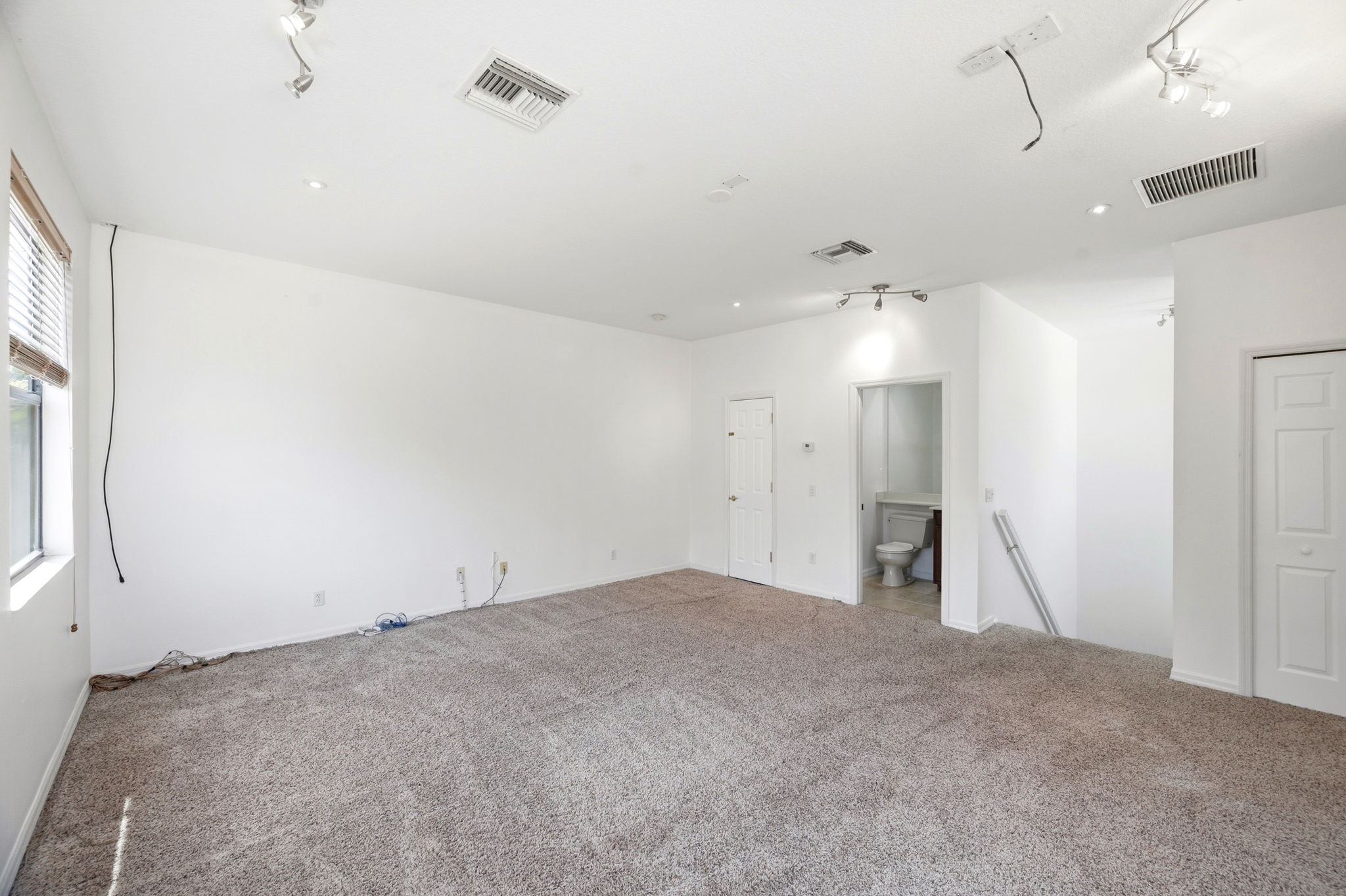 Interiors (58)