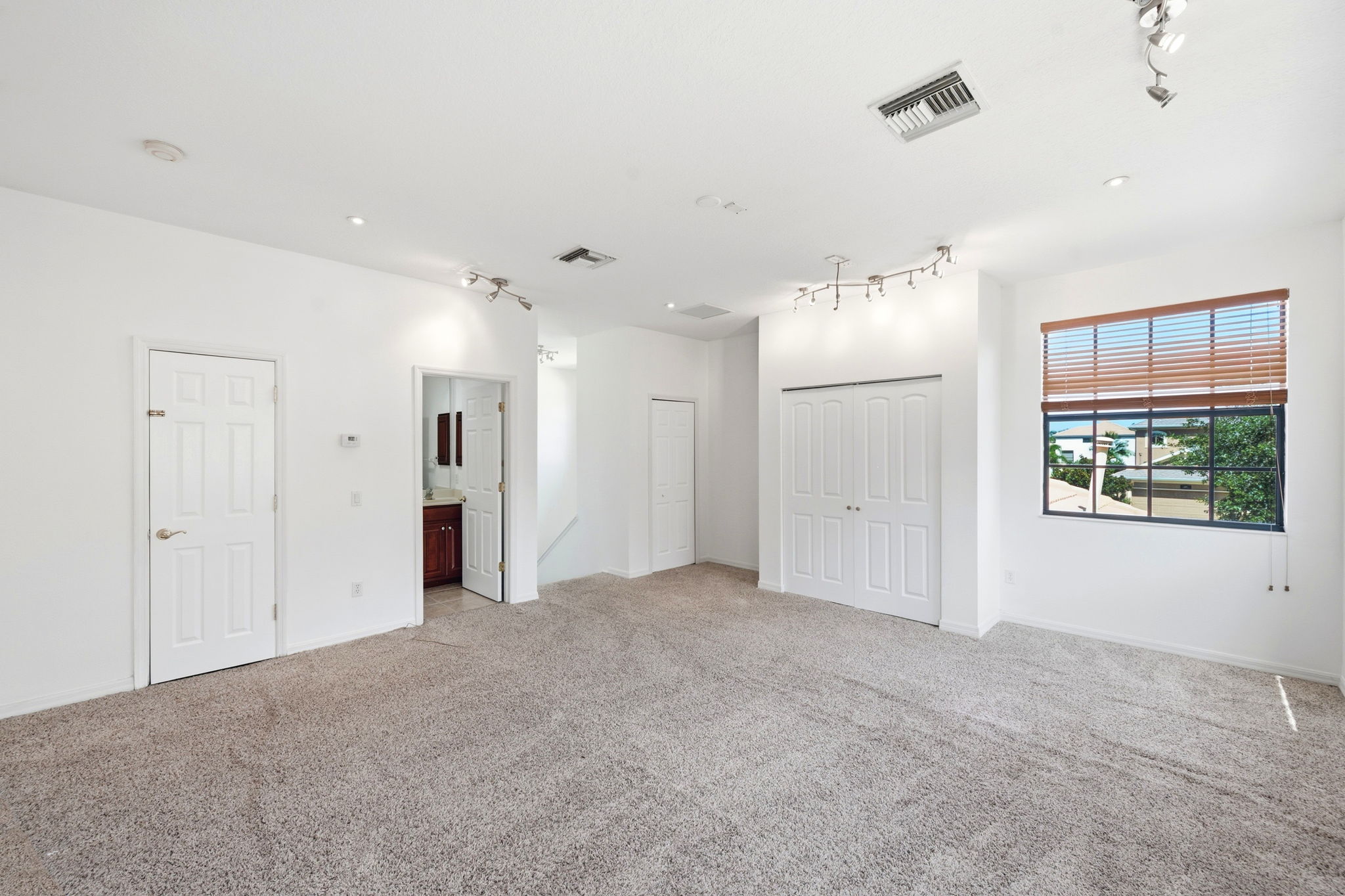 Interiors (59)