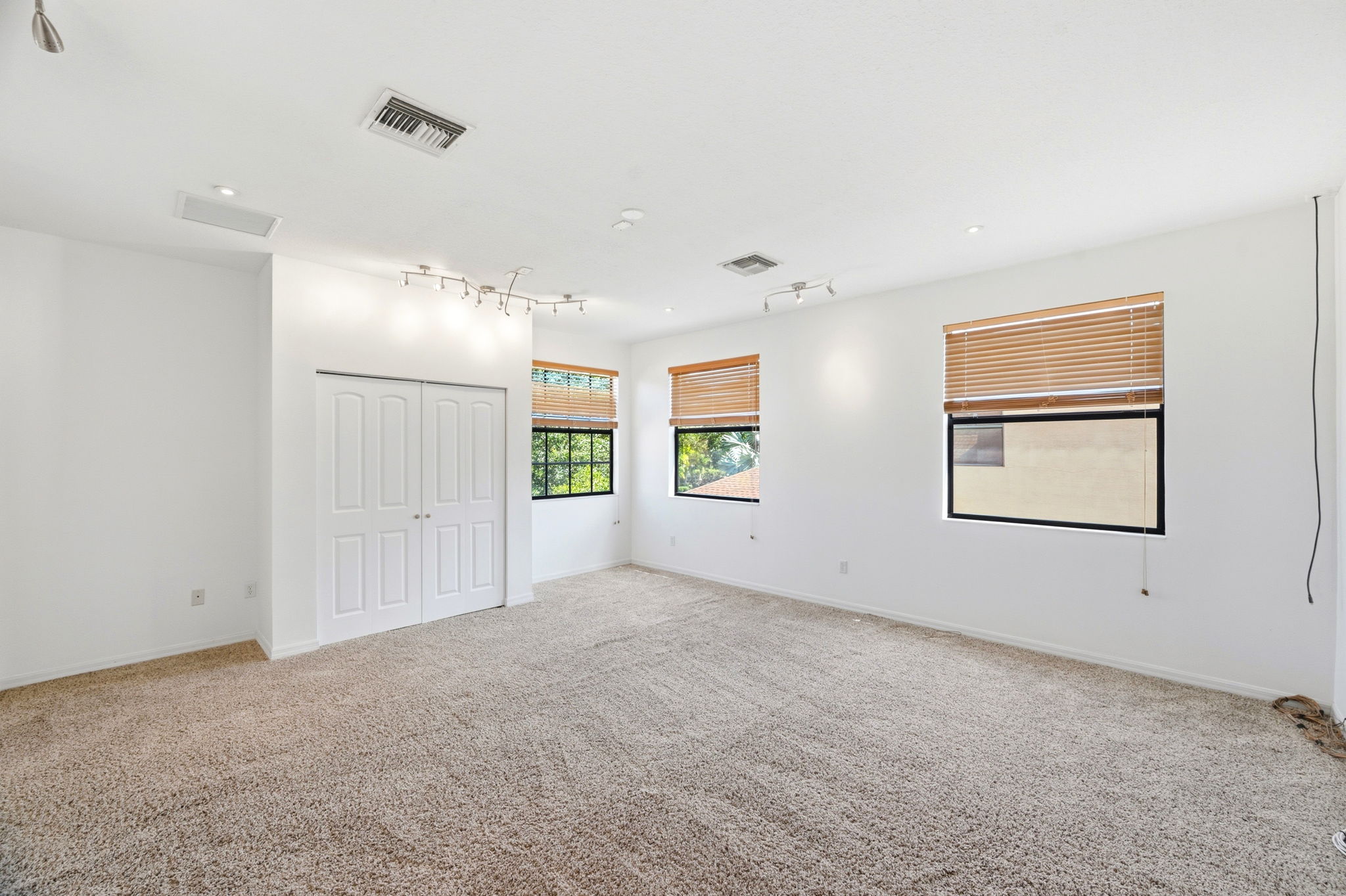 Interiors (60)