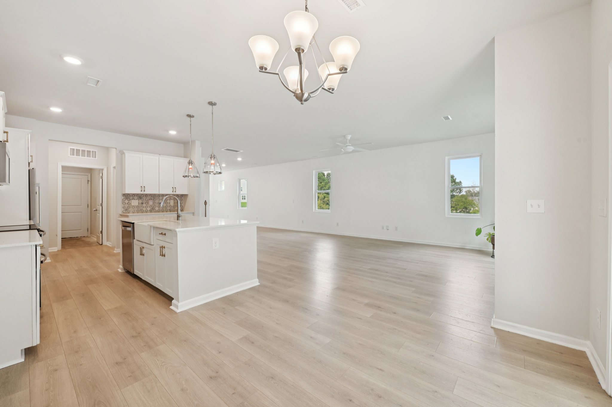 Bunker Hill Dr-S2108-010.jpg