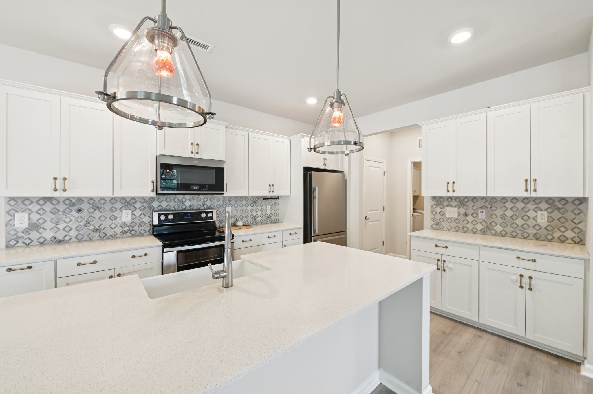 Bunker Hill Dr-S2108-013.jpg