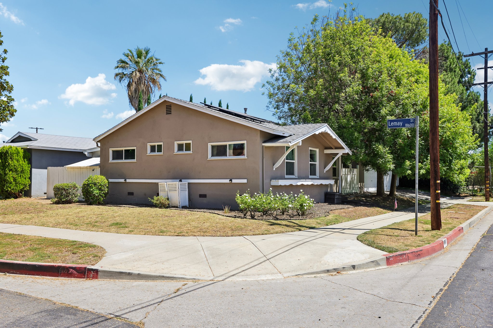 Yolanda Ave-S1107-030.jpg