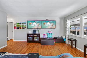 Yolanda Ave-S1107-007.jpg