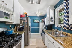 Yolanda Ave-S1107-009.jpg