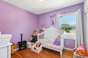 Yolanda Ave-S1107-010.jpg