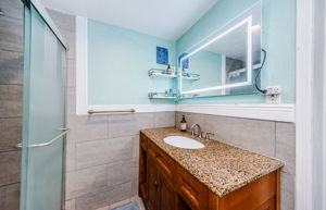 Master Bathroom 1b