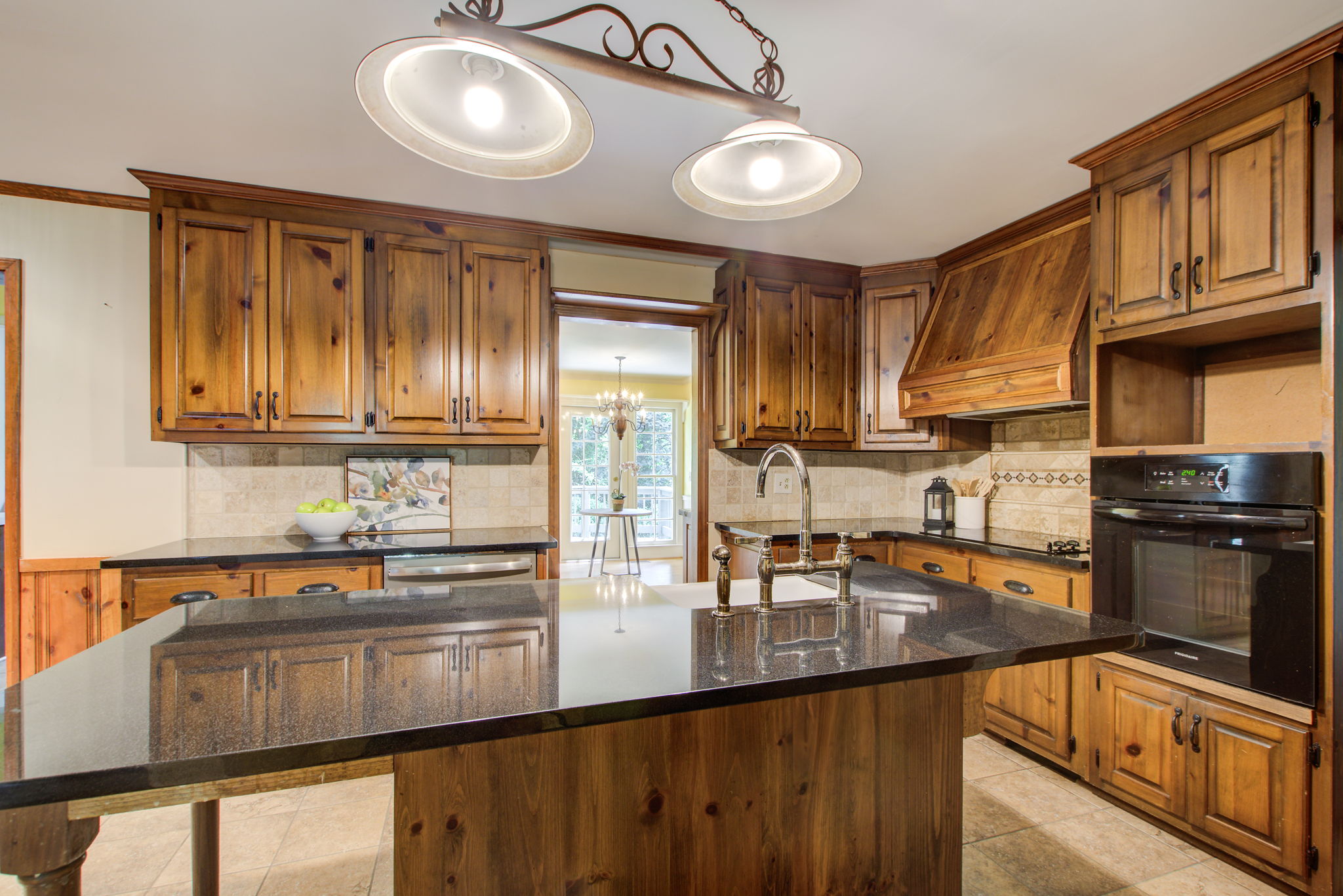 21 Kitchen B w Breakfast Area