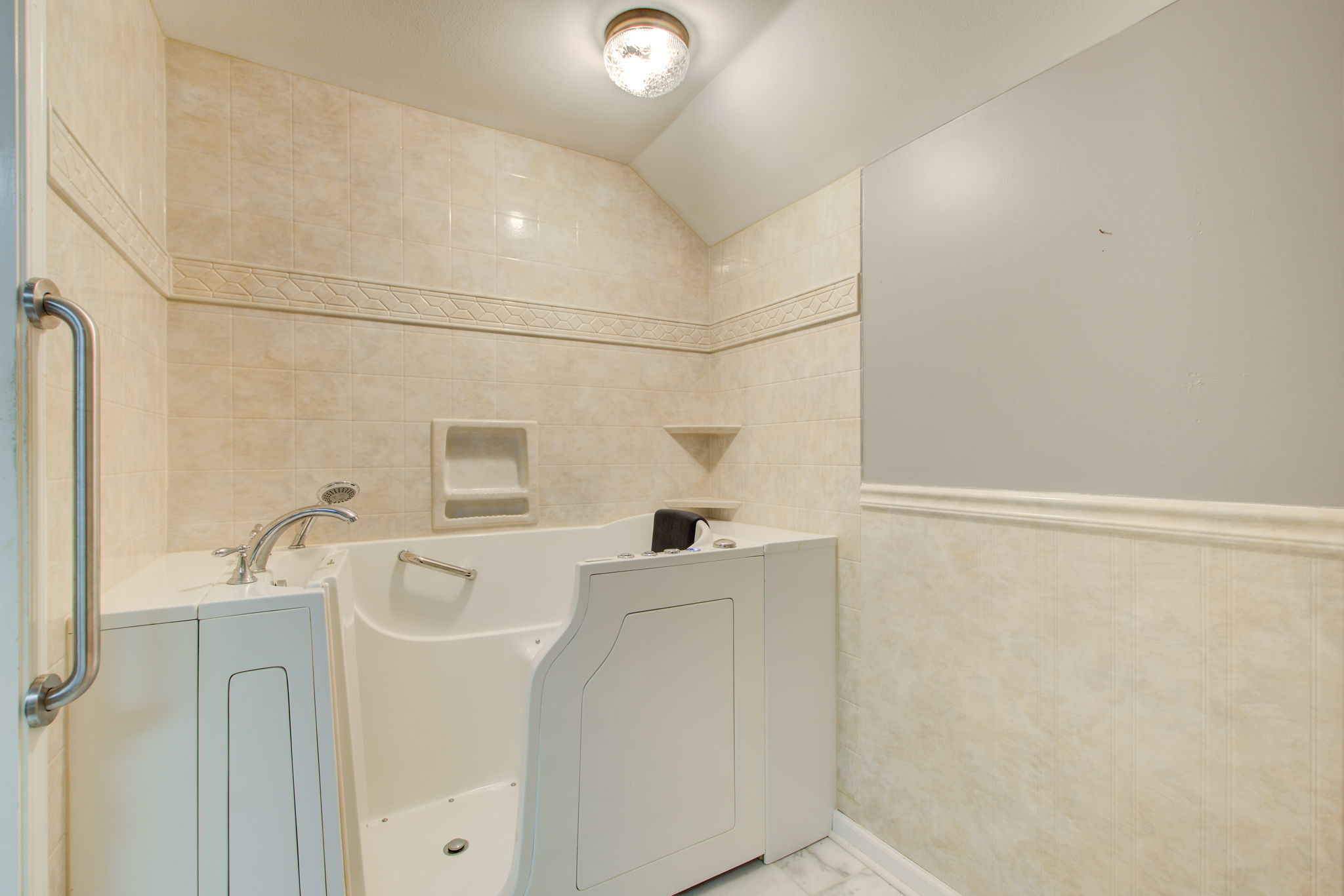 38 Main BR En Suite B