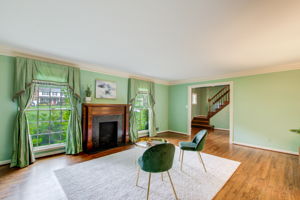 4 Living Room A w Foyer