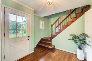 41 Entryway w Foyer + UL Access