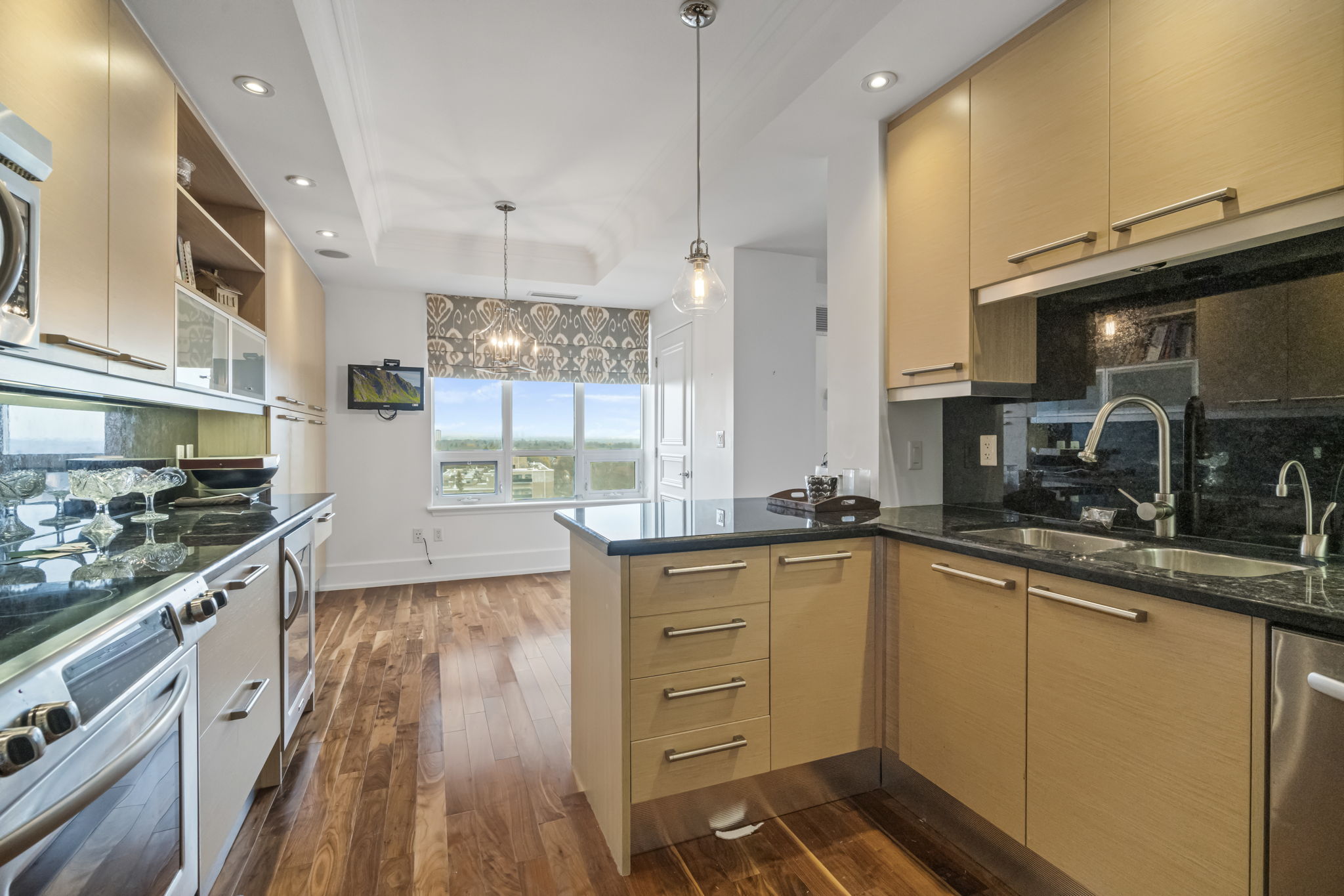 662 Sheppard Ave E Unit 805, Building C Toronto, ON M2K 3E6