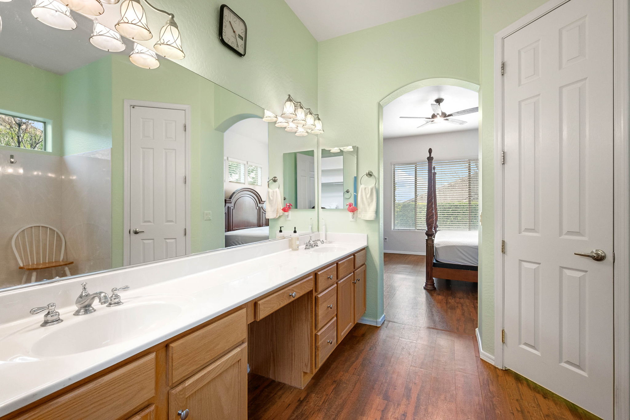 Primary Bathroom (2)