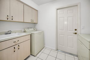 Laundry Room (1)