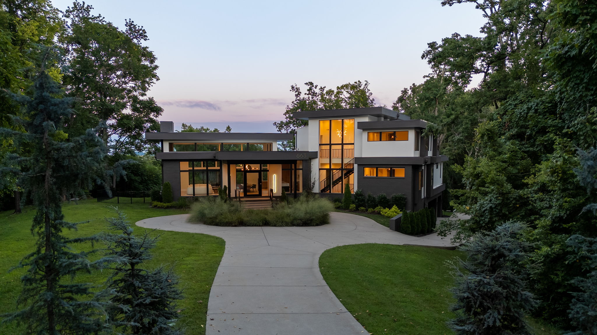 Photo 185