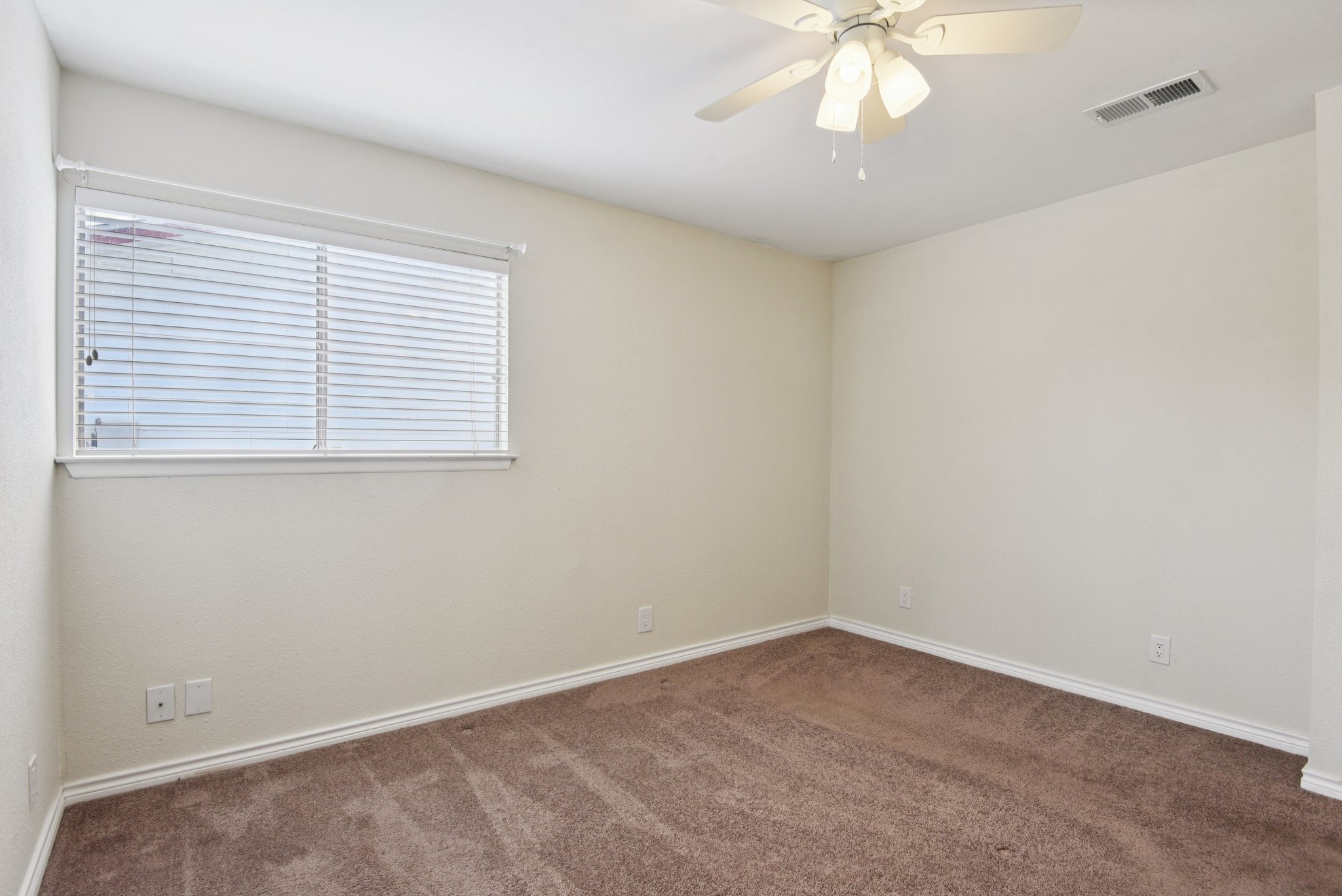 Spring Hollow Dr-S0309-030.jpg