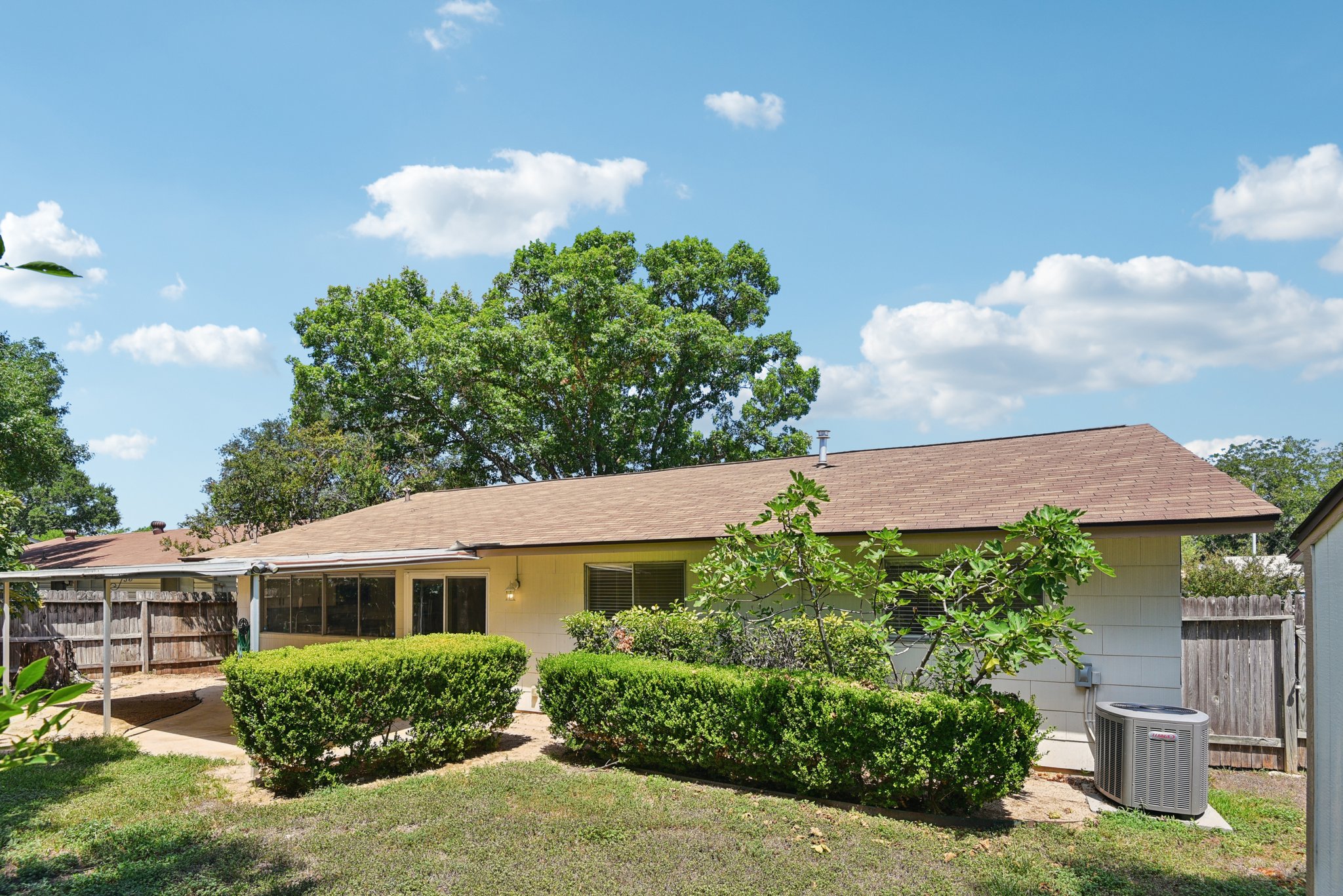 Spring Hollow Dr-S0309-037.jpg