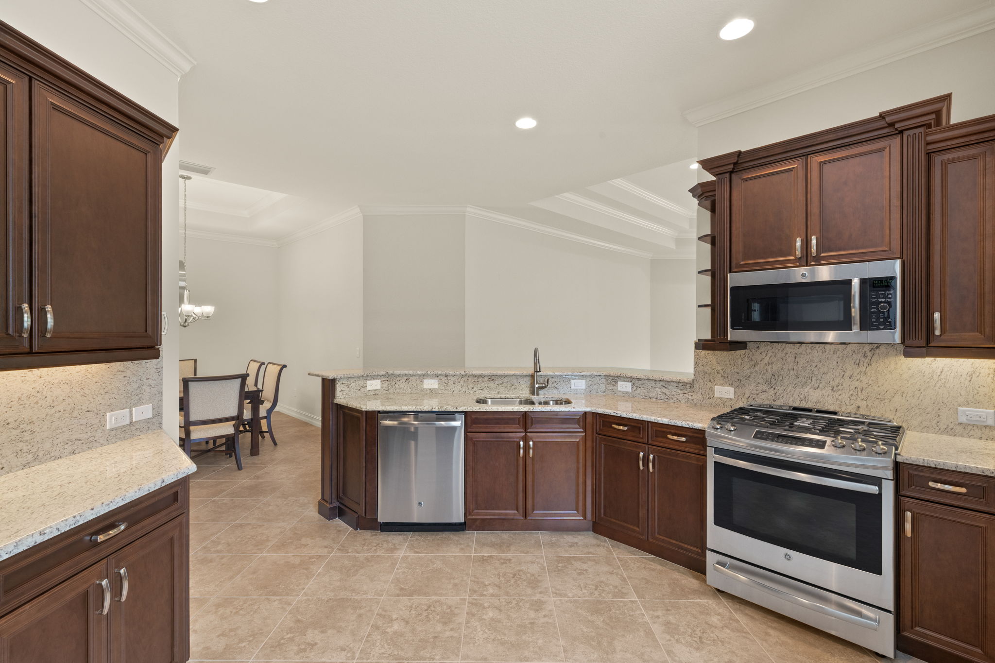 Kitchen 2 of 4
