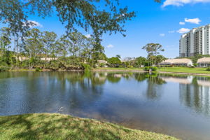 https://cdn.aryeo.com/listings/664-wiggins-bay-dr-naples-fl-34110-15906506/resized/thumbnail/thumbnail-01969669-0a76-73e7-b309-391a349f9361.jpeg