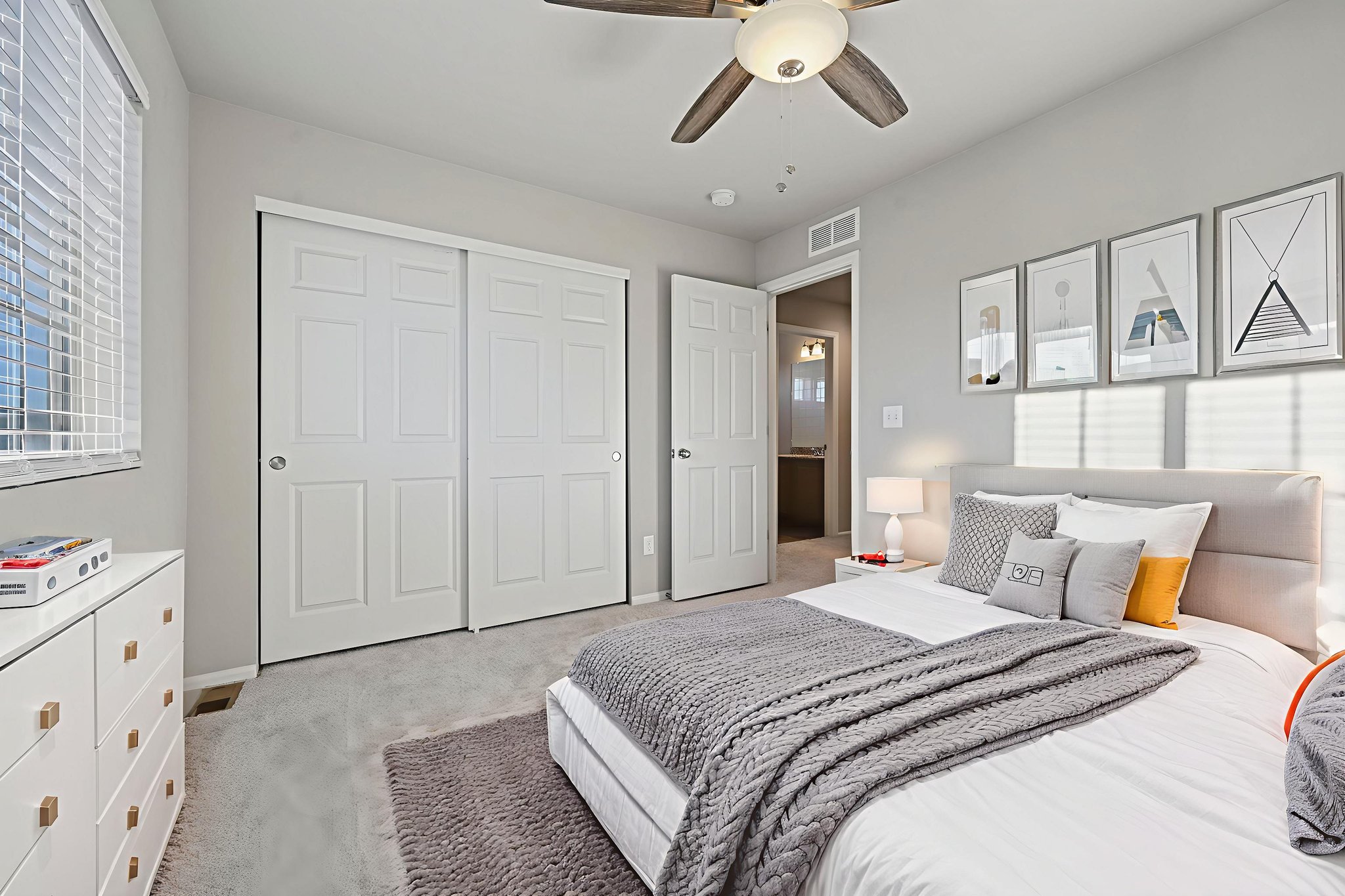 _DSC6106 virtually staged.jpeg