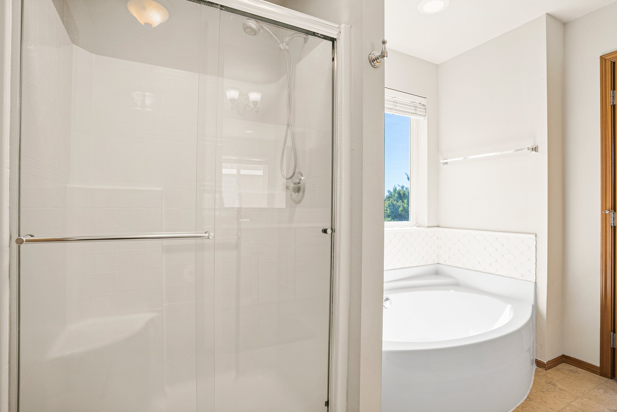  Photo 36