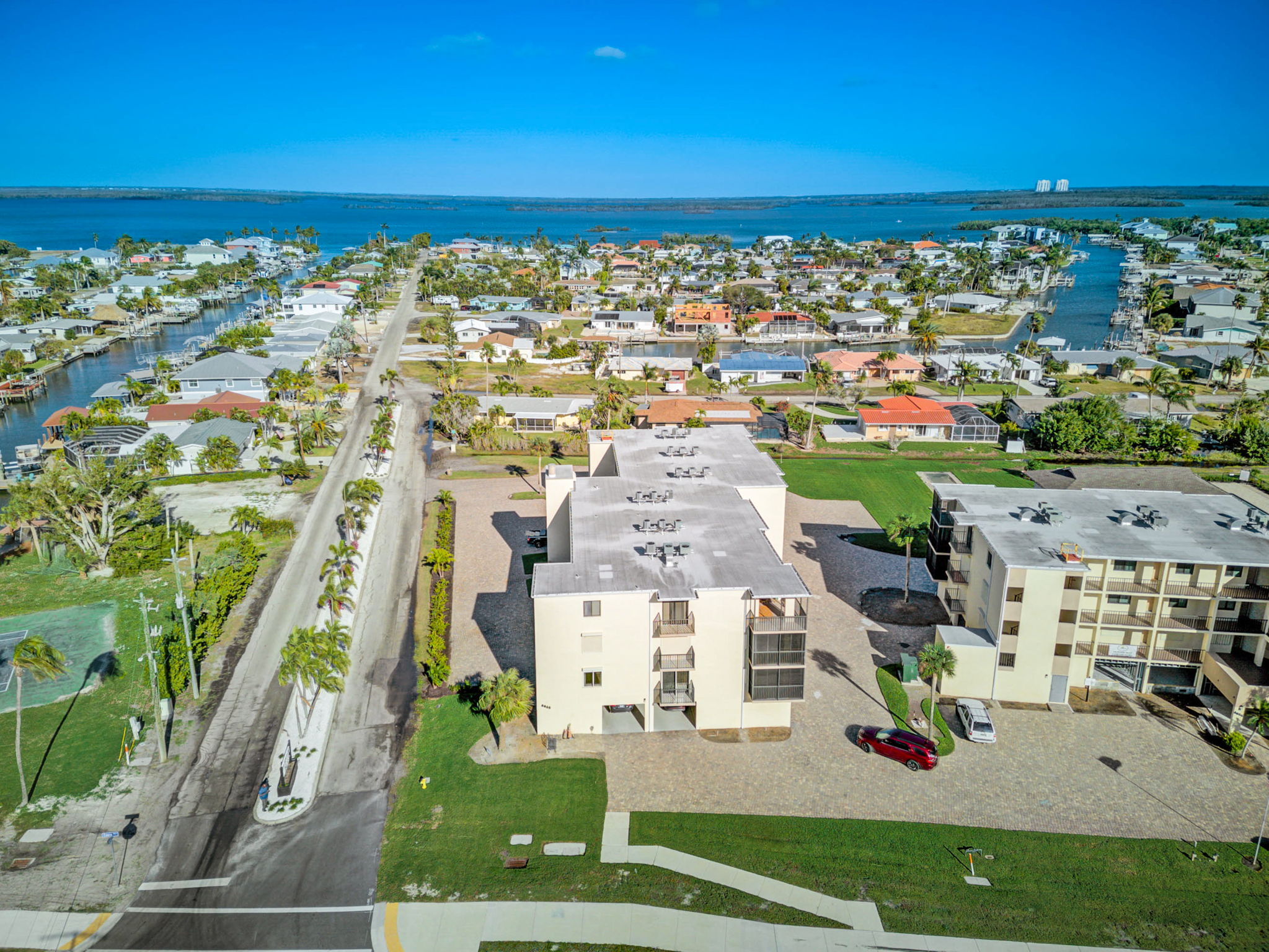  Estero Blvd-041