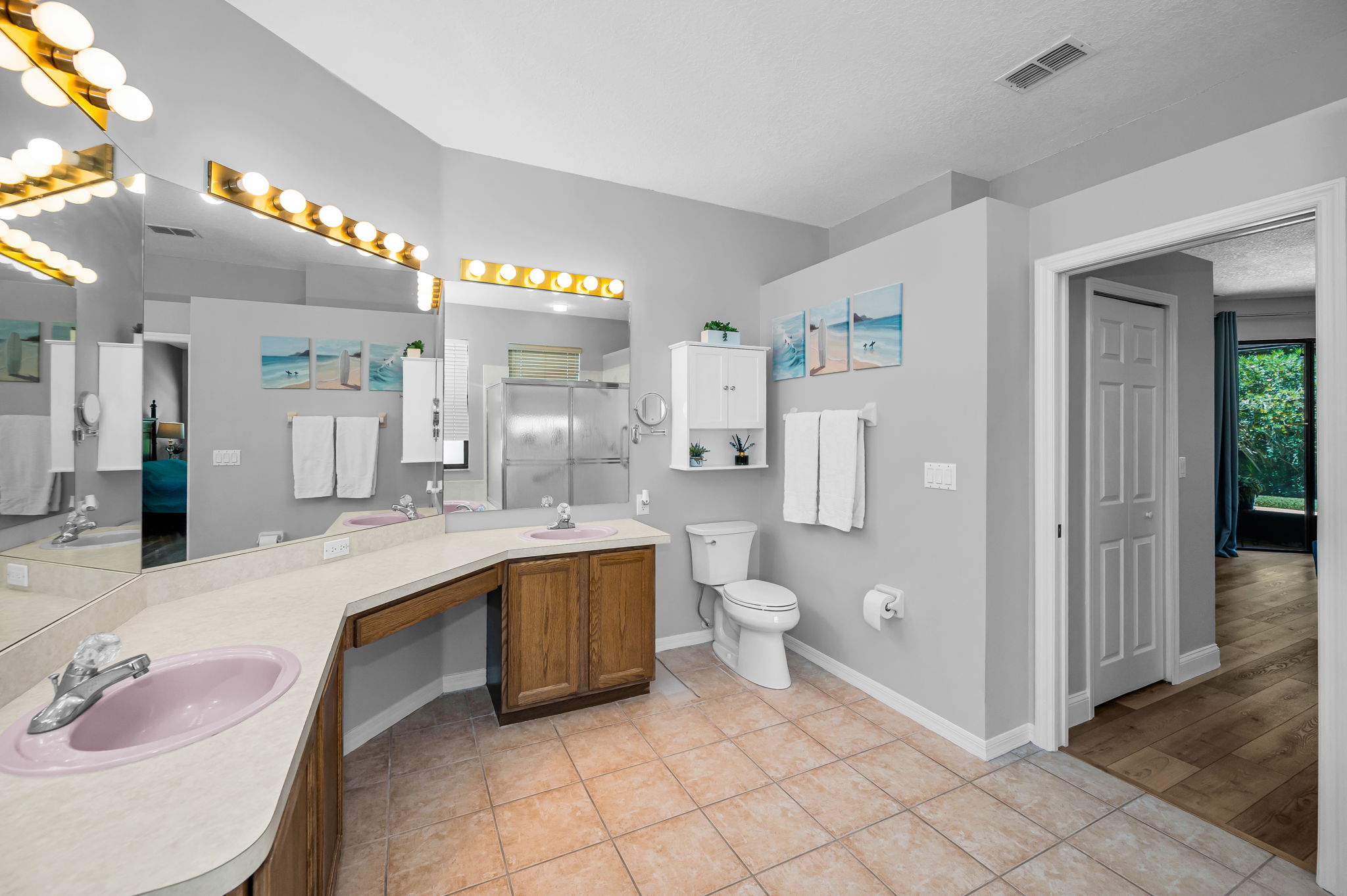 Primary Bathroom1d