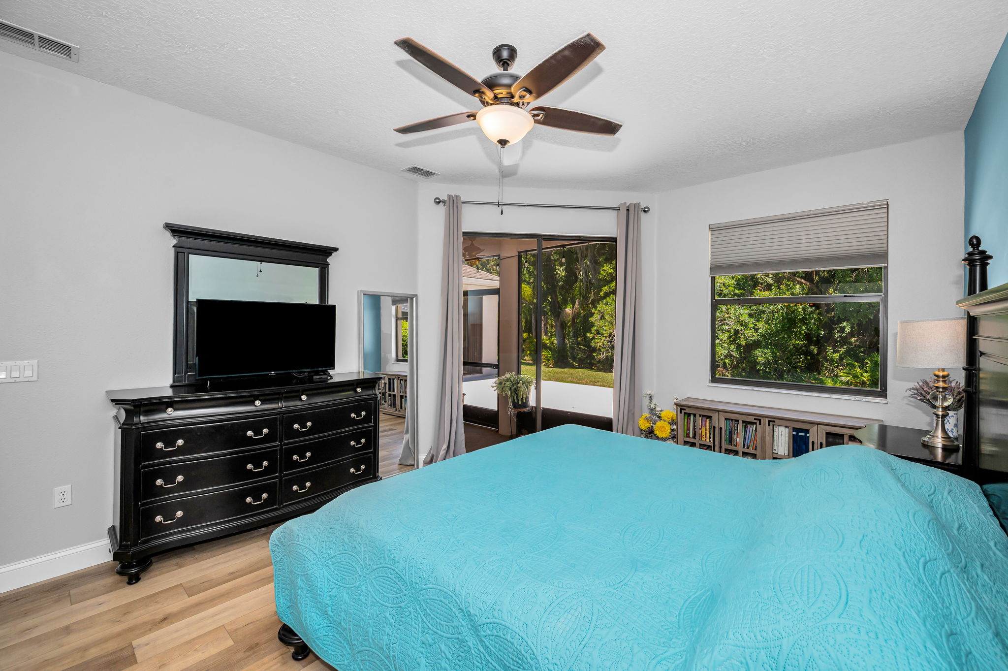 Primary Bedroom1b