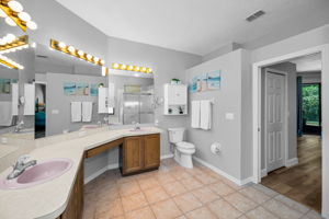 Primary Bathroom1d