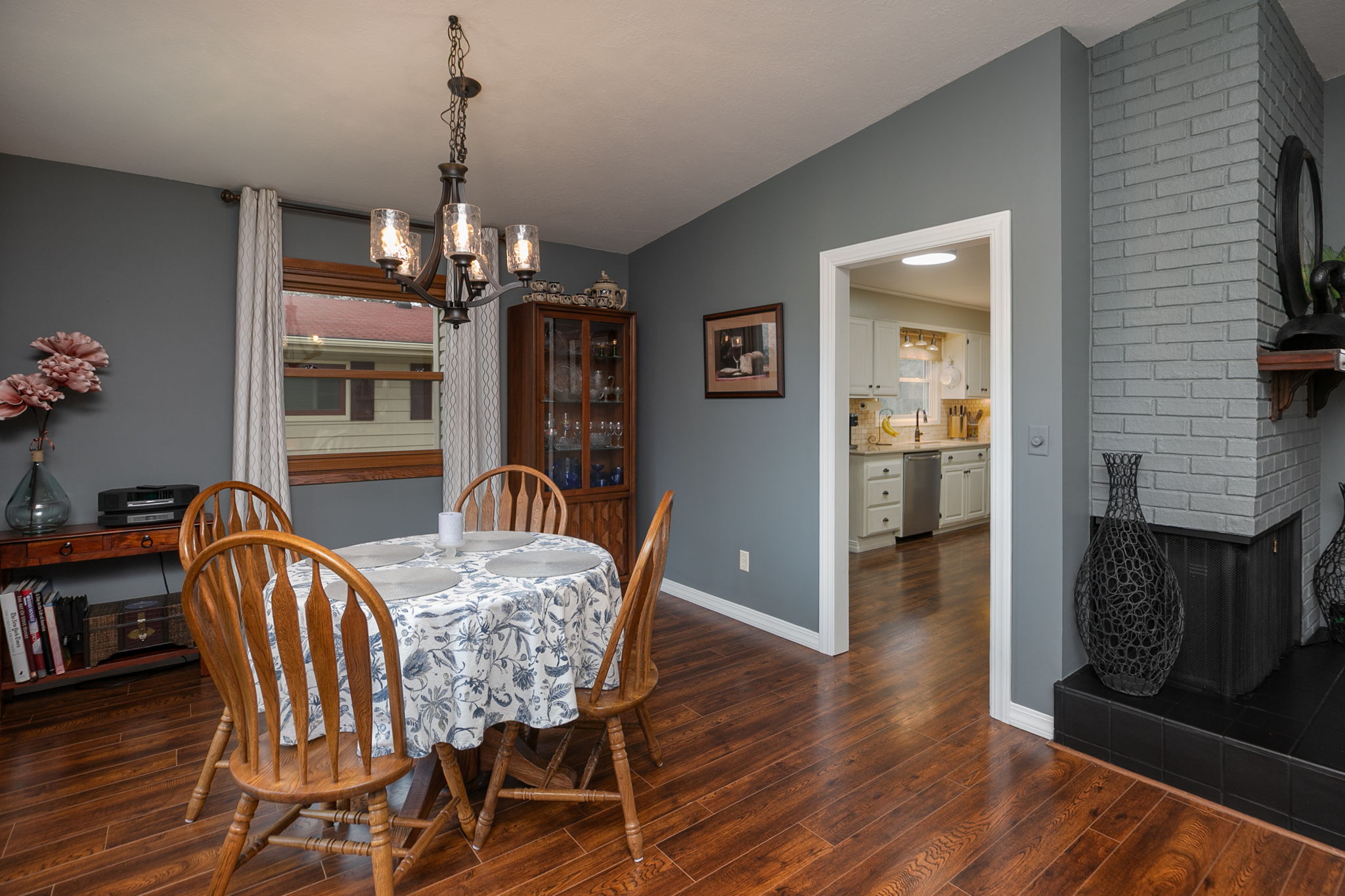 10-Dining Room