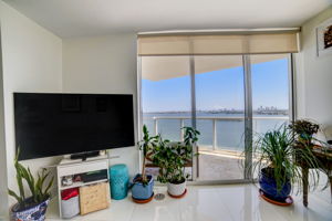 NE 25th St-066