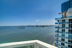 NE 25th St-072