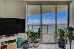 NE 25th St 2301-004