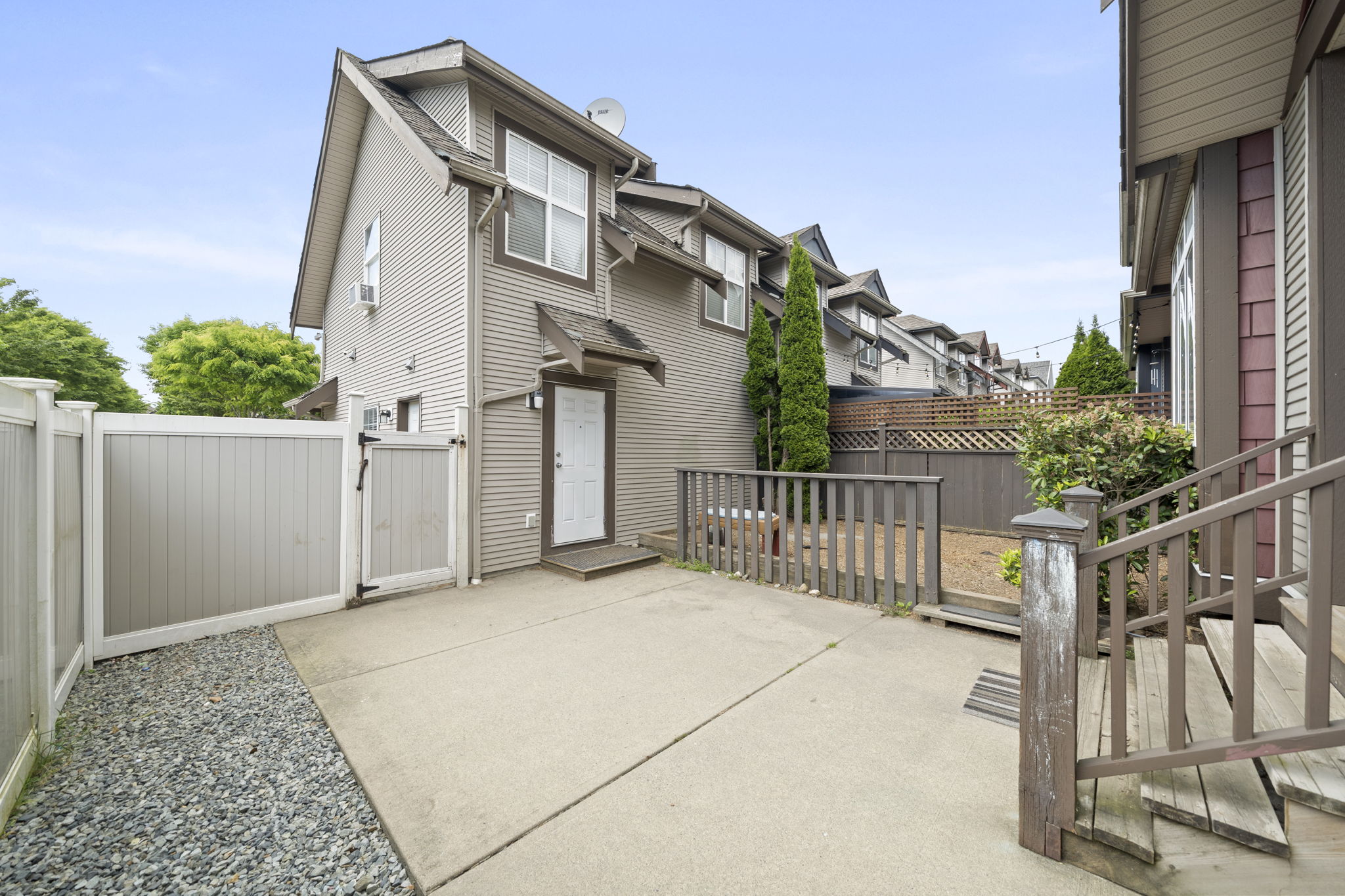  Photo 33