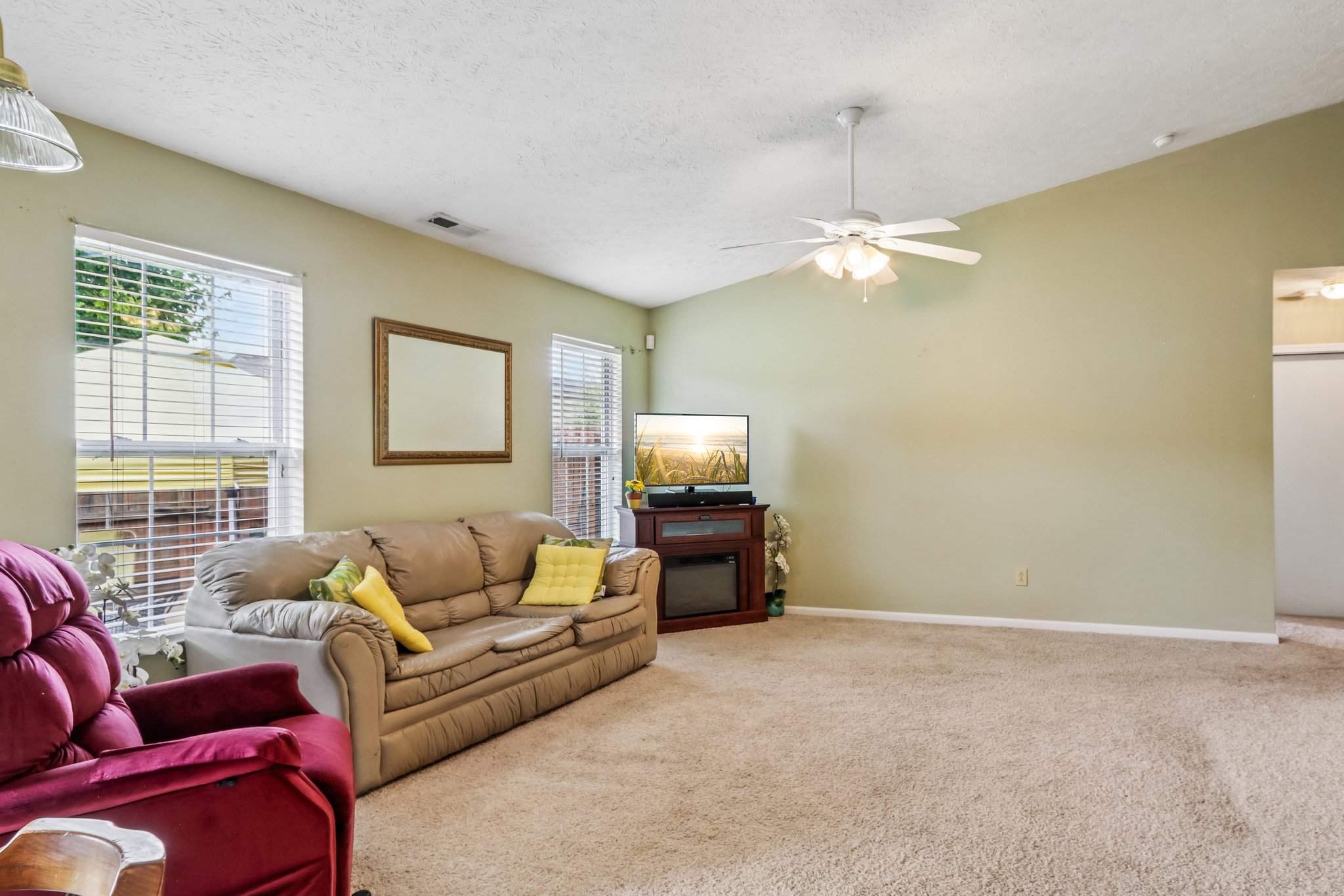 W Denton Dr-S1006-006.jpg
