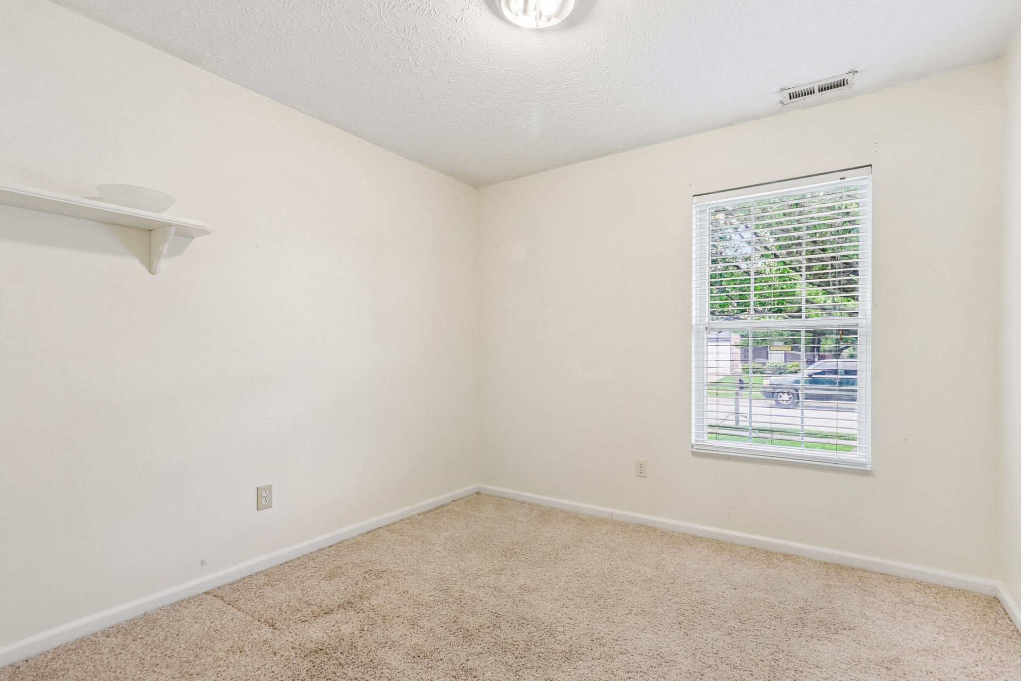 W Denton Dr-S1006-016.jpg
