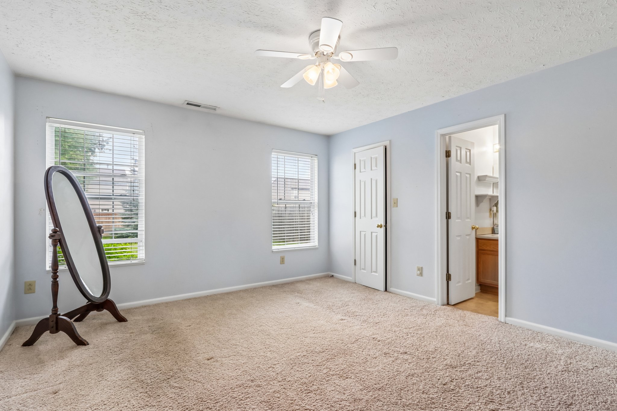 W Denton Dr-S1006-018.jpg