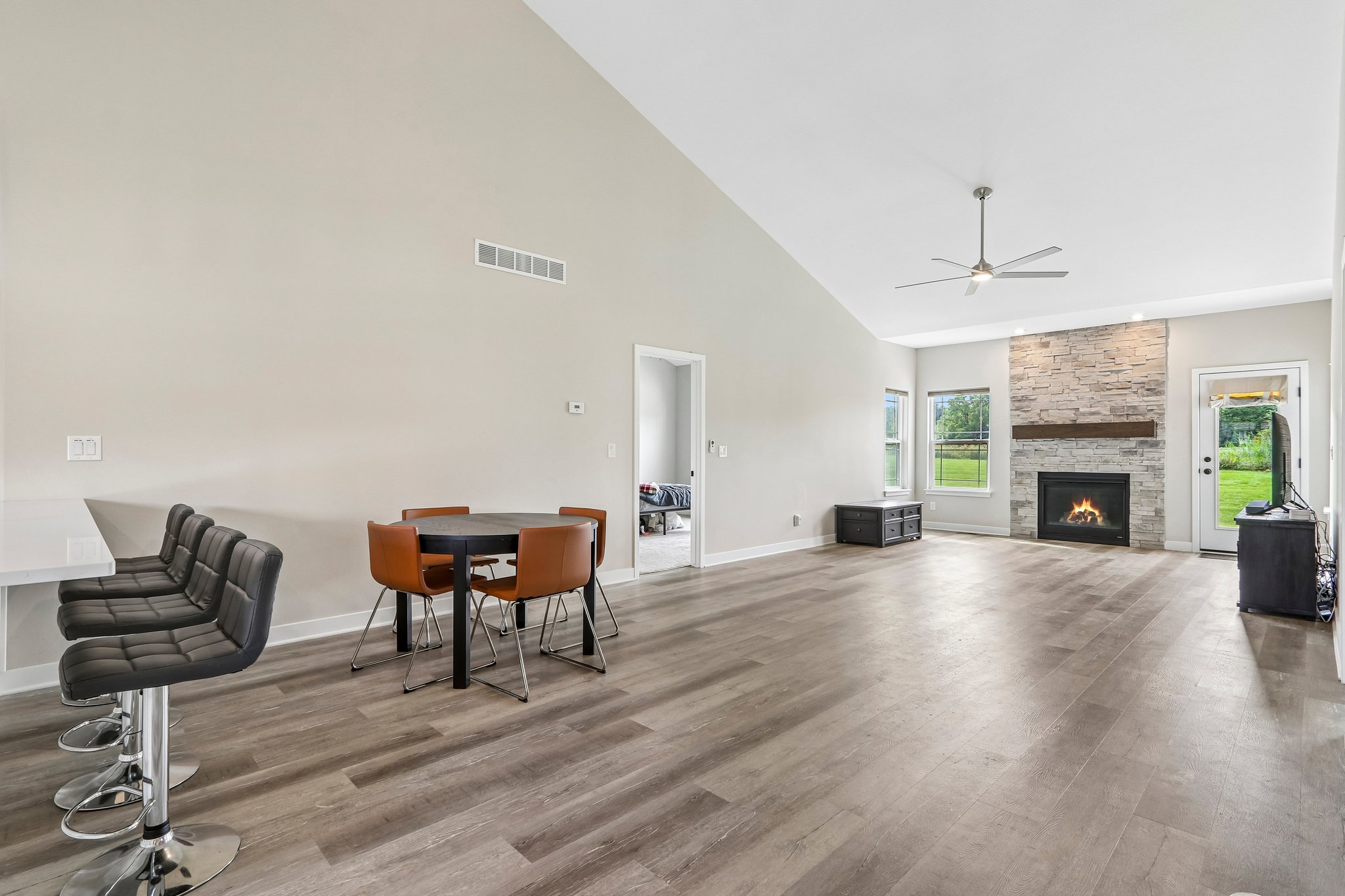 105th St 31-S1908-010.jpg