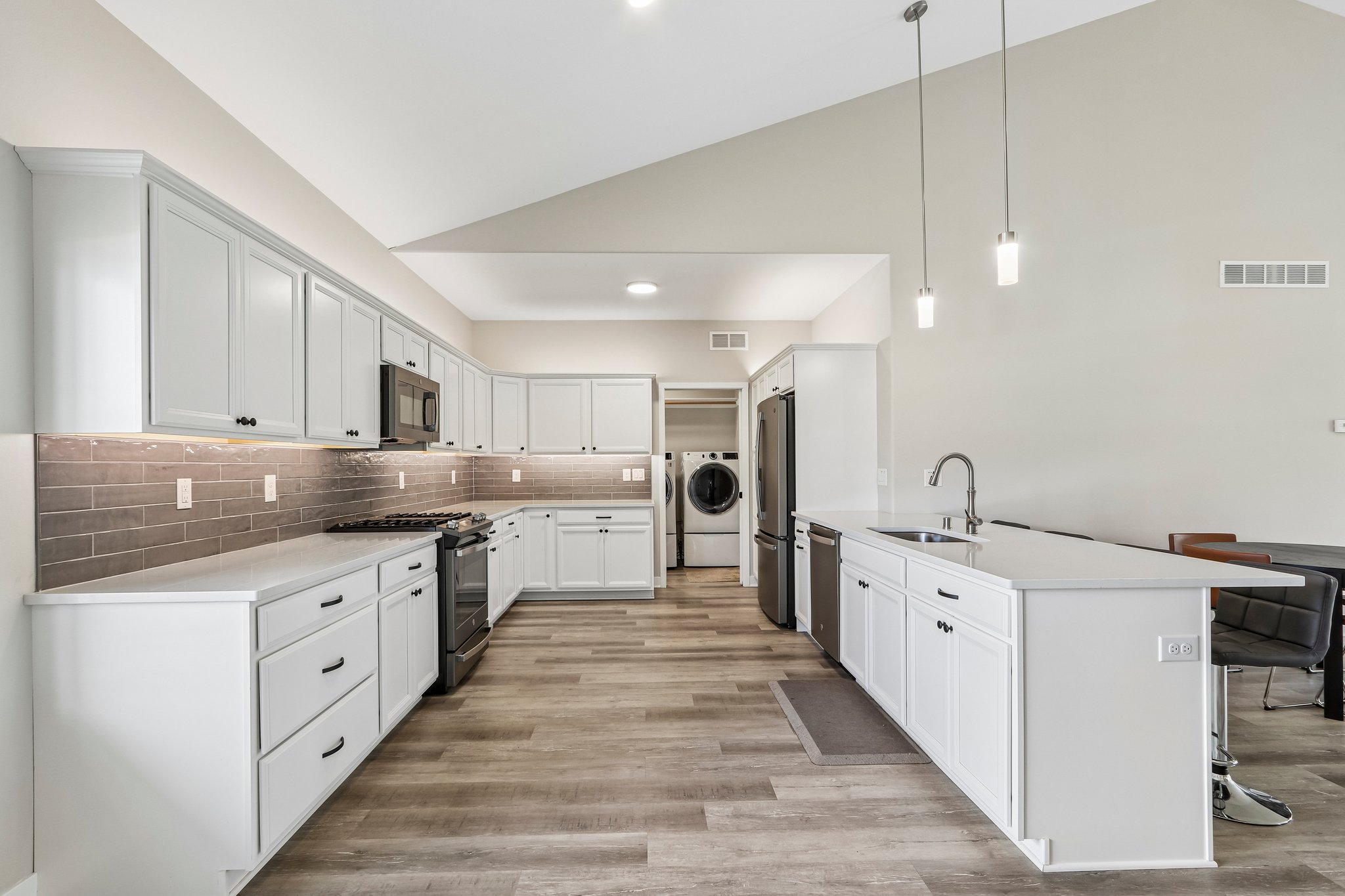 105th St 31-S1908-013.jpg