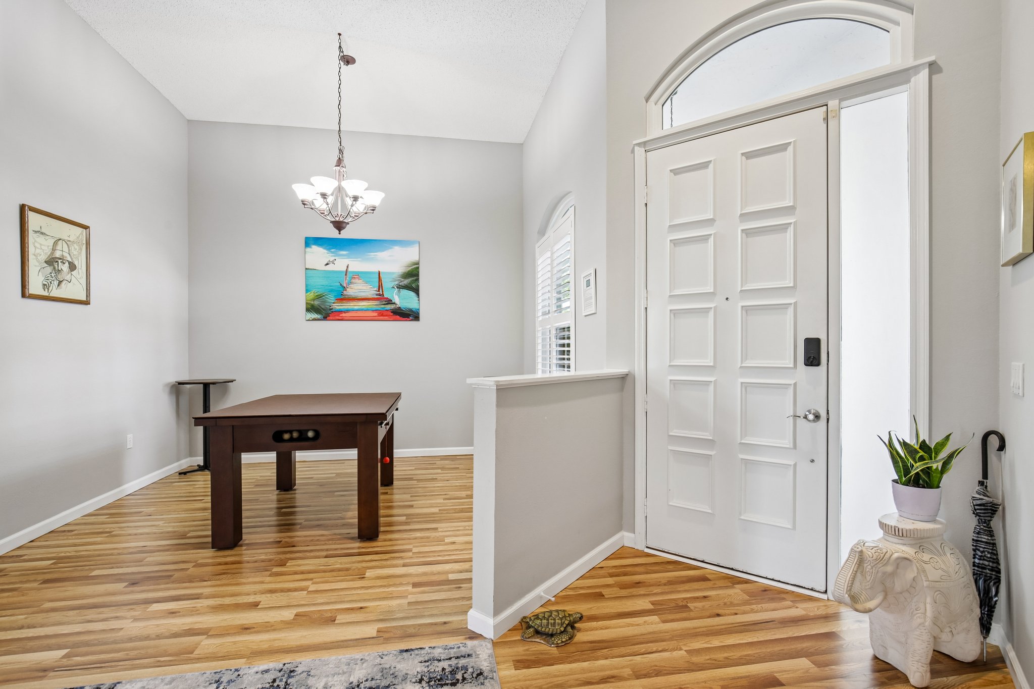 Crossfield Cir unit 1-S2204-006.jpg