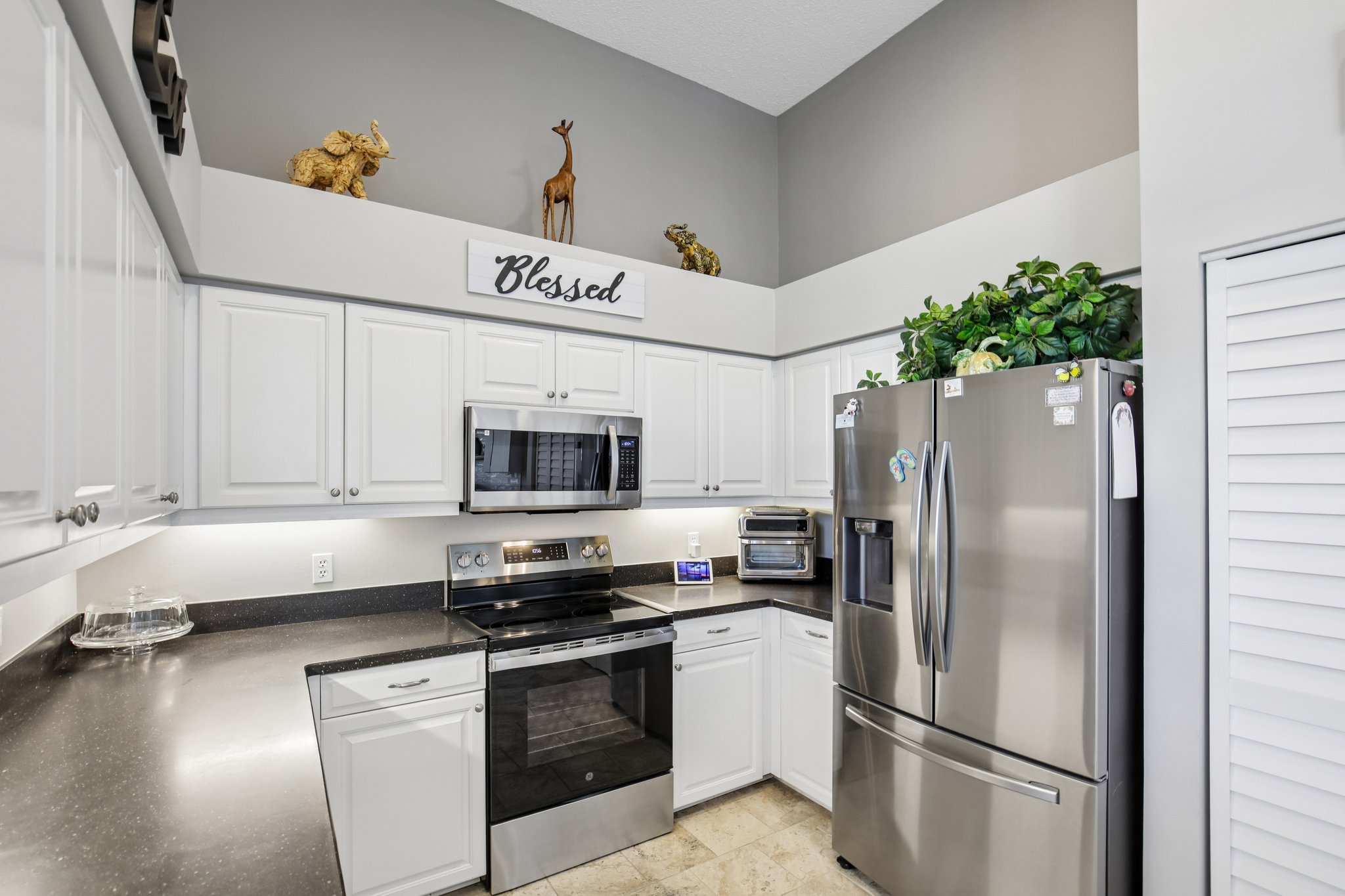 Crossfield Cir unit 1-S2204-015.jpg