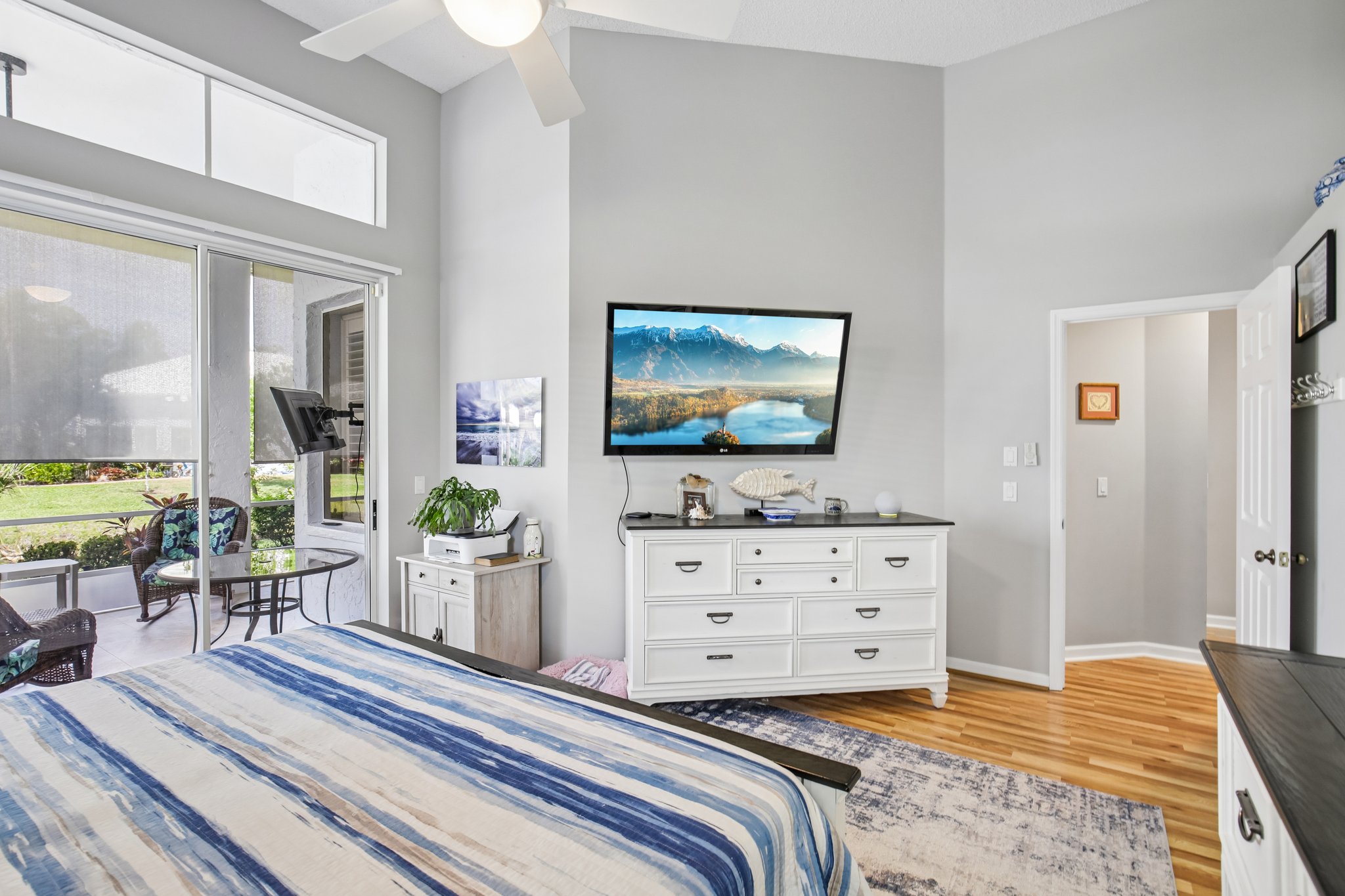 Crossfield Cir unit 1-S2204-022.jpg