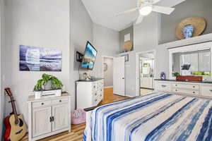 Crossfield Cir unit 1-S2204-021.jpg