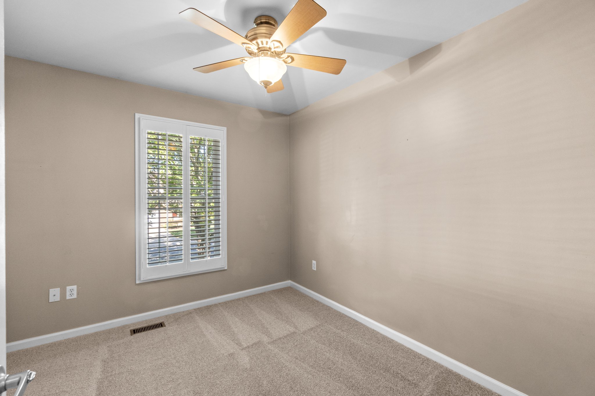 13. Upper bedroom.jpg