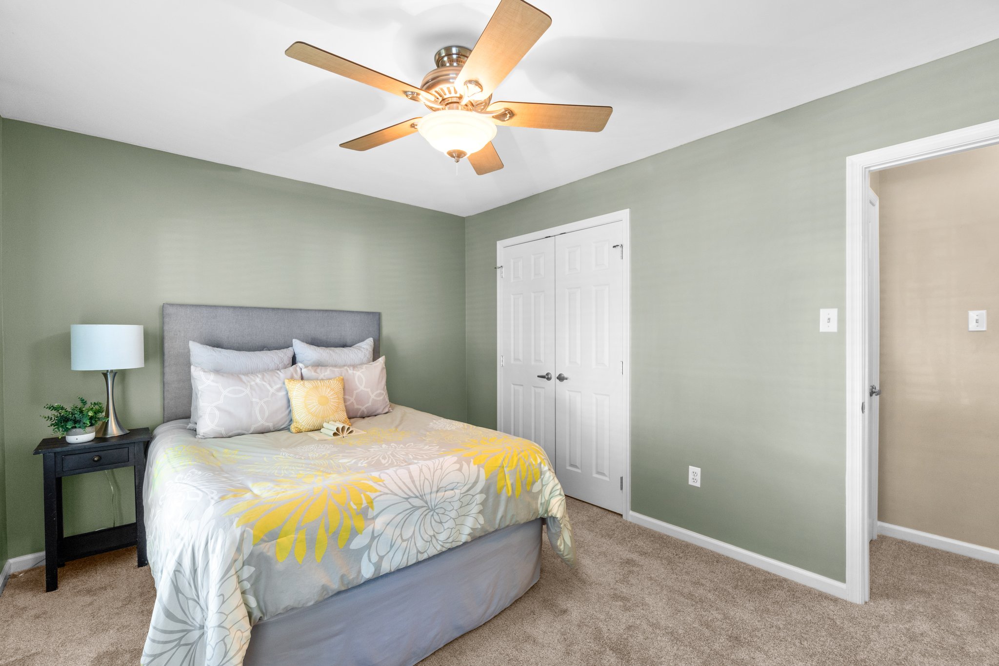 22. Upper bedroom.jpg