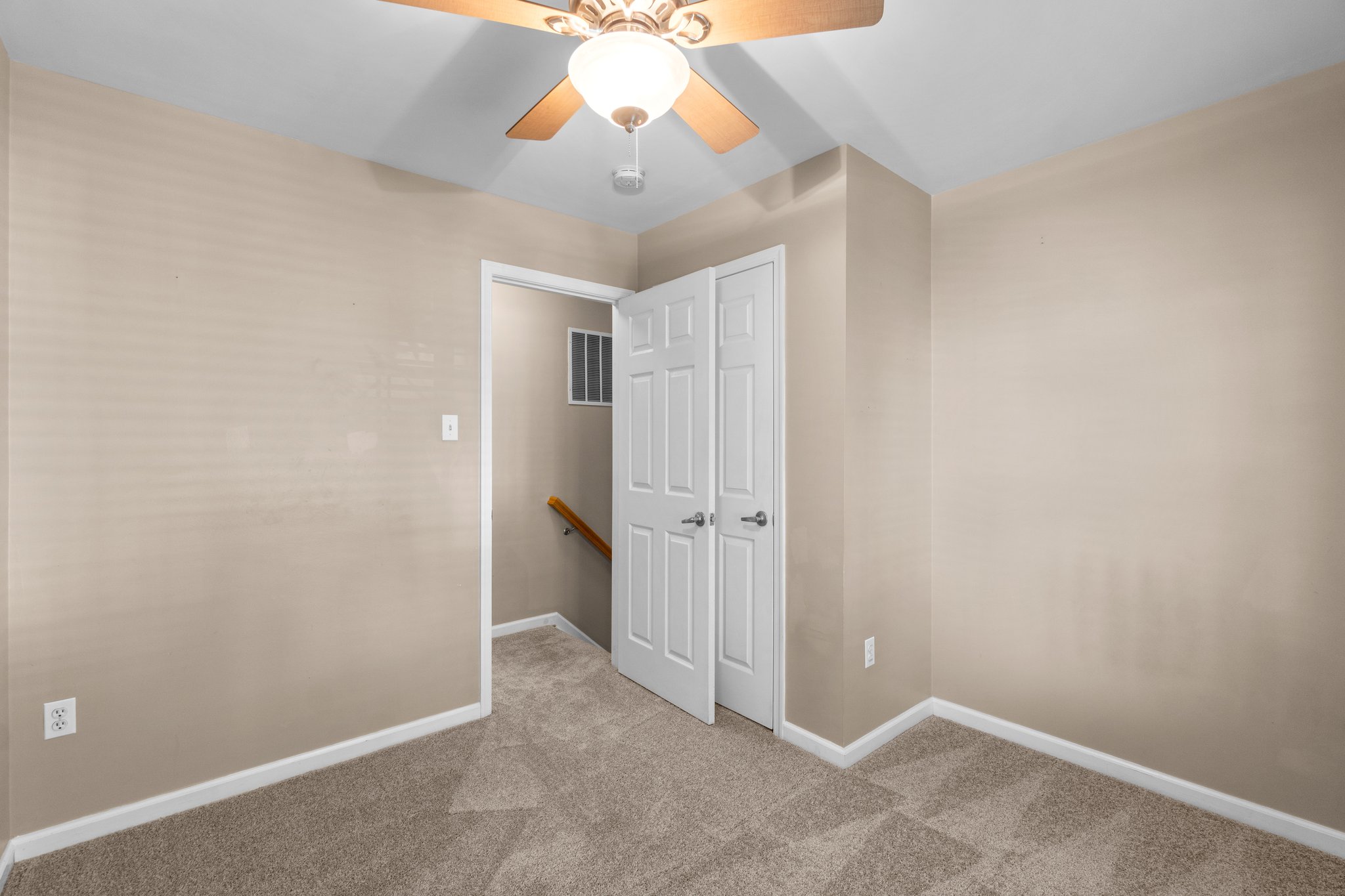 15. Upper bedroom.jpg